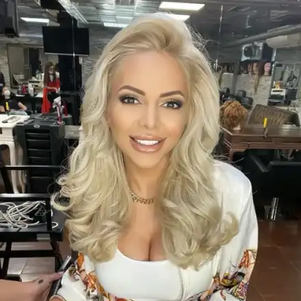 Жанета Осипова махна изкуствените джуки