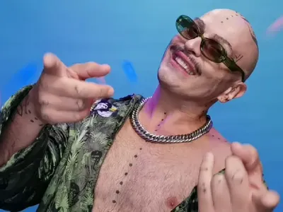 Жест! Иво Димчев раздава пари на феновете