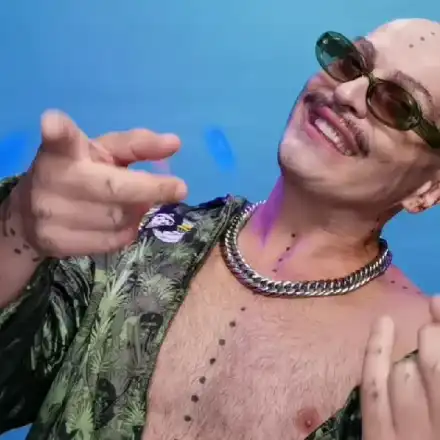 Жест! Иво Димчев раздава пари на феновете