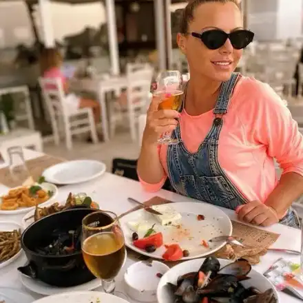 Камелия се глези с бира и миди