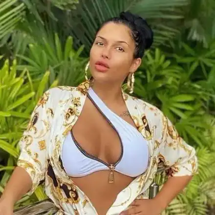 Кандидатка за „Мис Силикон“ шокира: Лягам си само с богати мъже, харча по 20 бона на месец!