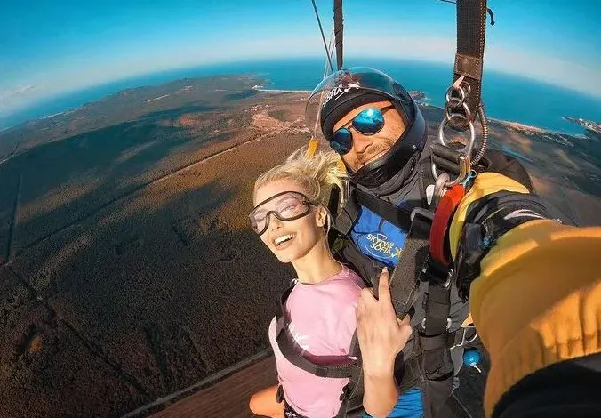 Лидия скочи с парашут