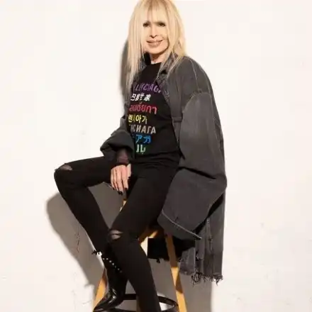 Лили носи тениска за 900 лева