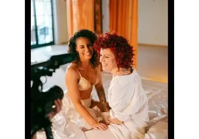 Люси Дяковска се фука с бюста на новата си