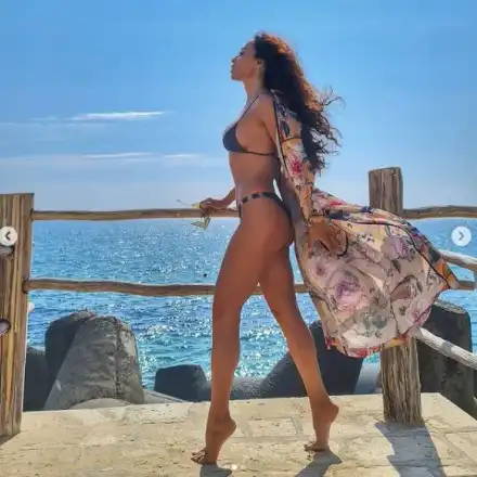 Маги Сидерова на 47 показа супер тяло във Варна! Красавицата не се дава на възрастта (СНИМКИ)