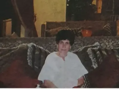 Майката на Слави Трифонов се къпе в ЛУКС! Спи за 600 лв. на нощ! (СНИМКИ)