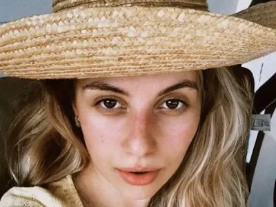 Михаела Маринова се радва на морето! (СНИМКИ)