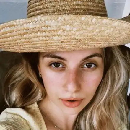 Михаела Маринова се радва на морето! (СНИМКИ)