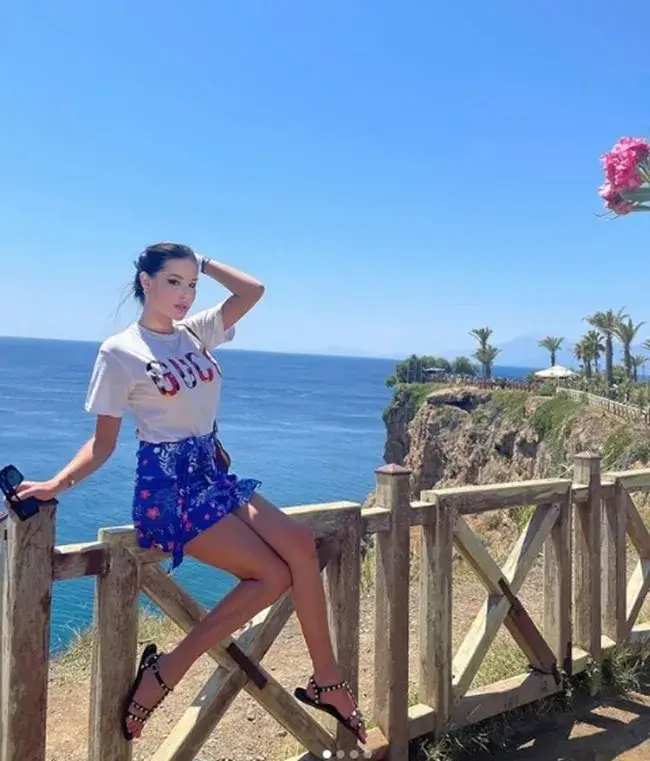 Мис България оцеля в пожарите в Турция: Беше страшно! (СНИМКИ)