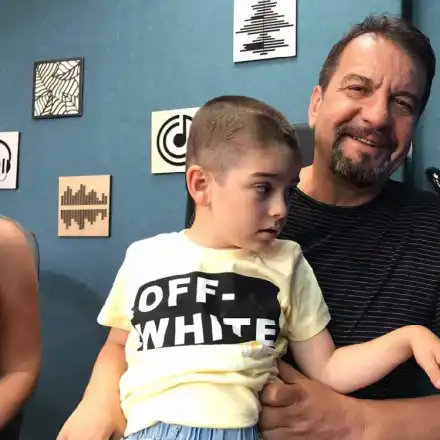 Ники Кънчев спасява дете! Водещият поде кампания малкият Ради да проговори