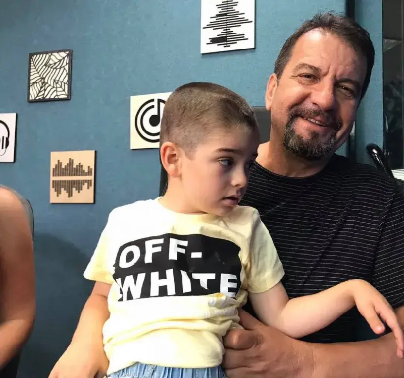 Ники Кънчев спасява дете! Водещият поде кампания малкият Ради да проговори