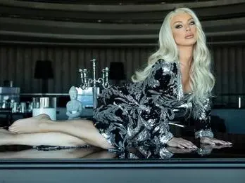 Новият на Емануела си я татуира (Горещо фото в галерията)