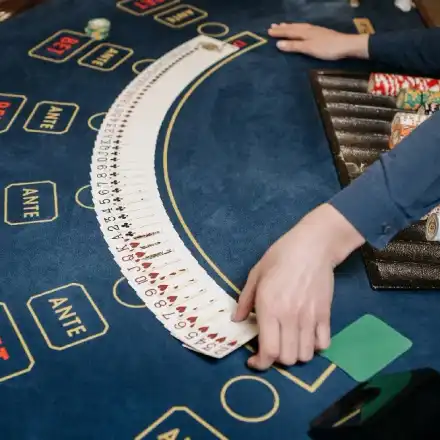 Откъде идват наградните фондове в покера?