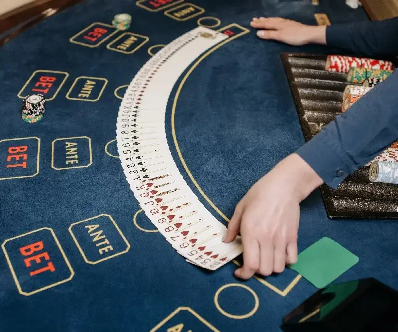 Откъде идват наградните фондове в покера?