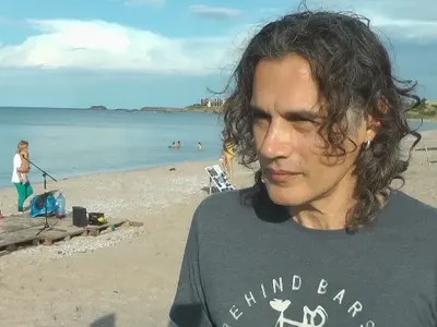 Певецът Васил Гюров спаси баща и син от удавяне