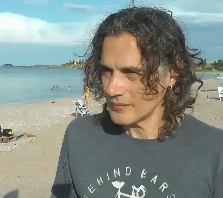 Певецът Васил Гюров спаси баща и син от удавяне