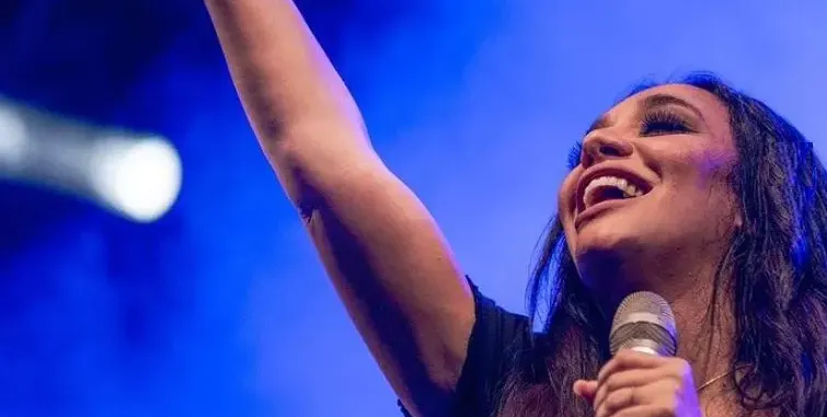 По-малко от два месеца след раждането: Мария Илиева се връща на сцената