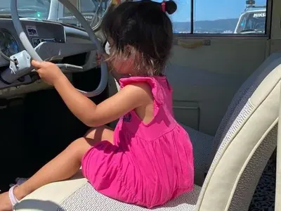 Преслава се похвали с трабант рекордьор! Бащата на певицата спечели приз за най-старо возило (СНИМКИ)