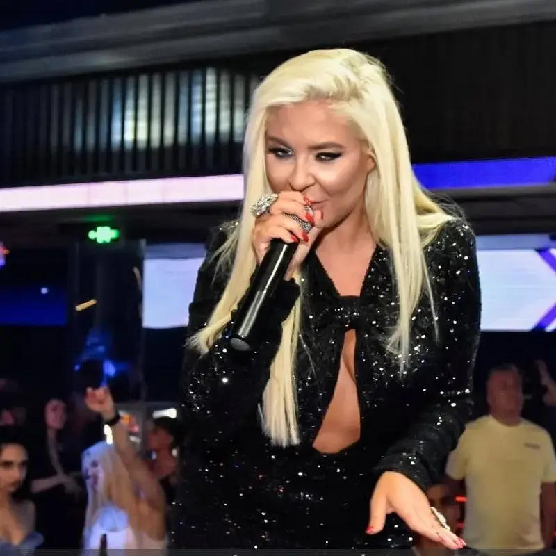 Престраши се:  Андреа се завърна на сцената след две години  пауза(Снимки)