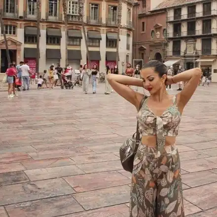 Райна сменя рокли в Испания! Певицата като на дефиле (СНИМКИ)