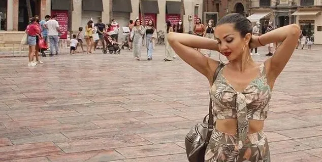 Райна сменя рокли в Испания! Певицата като на дефиле (СНИМКИ)