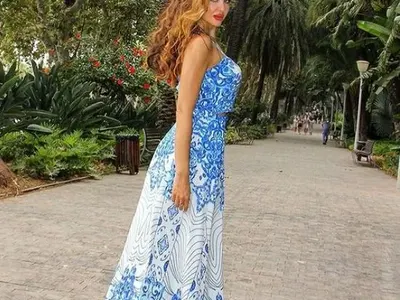 Райна сменя рокли в Испания! Певицата като на дефиле (СНИМКИ)