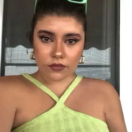 Щерката на Блатечки секси в зелено