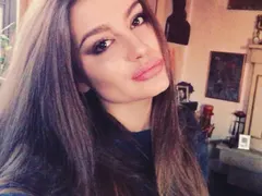 Щерката на Ернестина и Слабаков на война с антиваксъри