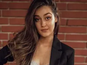 Щерката на Гала вече е свободна (Ето как изкара Covid)