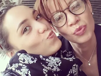 Щерката на Кака Лара със сватба на плажа (СНИМКИ)