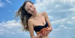 Силен вятър остави Дария Симеонова без пола (Актрисата има нова любов? - ФОТО)