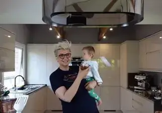 Силвена Роу най-накрая гушна внучката