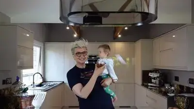 Силвена Роу най-накрая гушна внучката