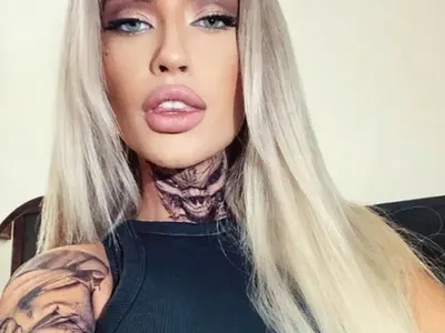 Тита се татуира! Нашари си цялата ръка и врата! (ФОТО)