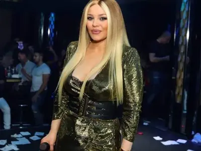 УЖАС: Деси Слава е най-дебелата фолк певица!(Папарашки снимки)