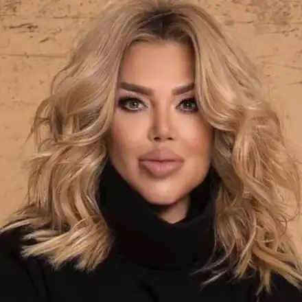 Ваня Червенкова си дресира сокол