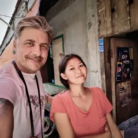 Владо Карамазов чисти обратната си сексуална ориентация с булка от Филипините