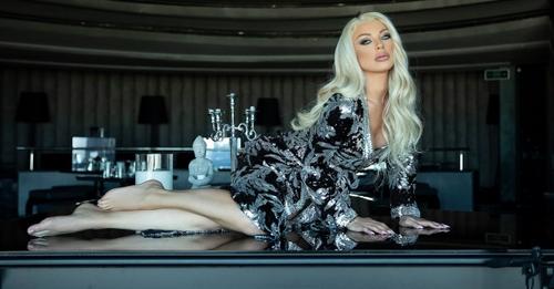 Новият на Емануела си я татуира (Горещо фото в галерията)