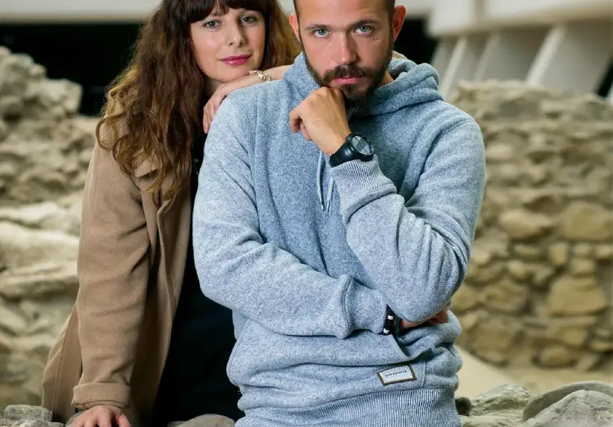 Яна Титова натиска Алек за сватба