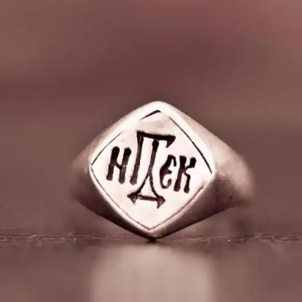 Защо Тошко, Нинова и Бабикян носят еднакви пръстени