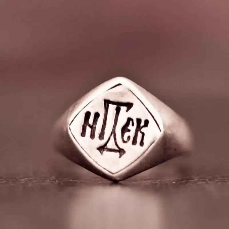 Защо Тошко, Нинова и Бабикян носят еднакви пръстени