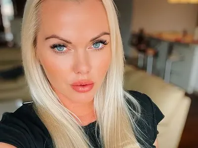 Асдис Ран спука гума на пътя