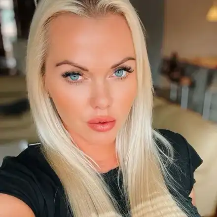 Асдис Ран спука гума на пътя