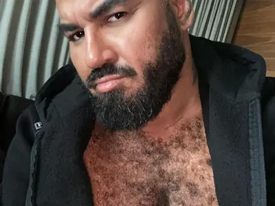 Азис влиза във форма  за „Маскираният певец”