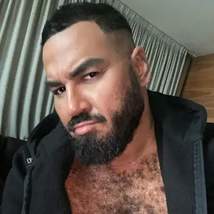 Азис влиза във форма  за „Маскираният певец”