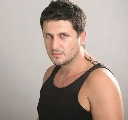 Блатечки пише на 20-годишната Елисавета: Ще те накарам да ме желаеш до лудост!