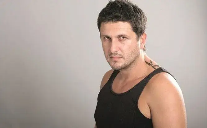 Блатечки пише на 20-годишната Елисавета: Ще те накарам да ме желаеш до лудост!