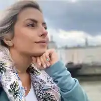 Бременната Поли Генова се пусна по бански! (ФОТО)