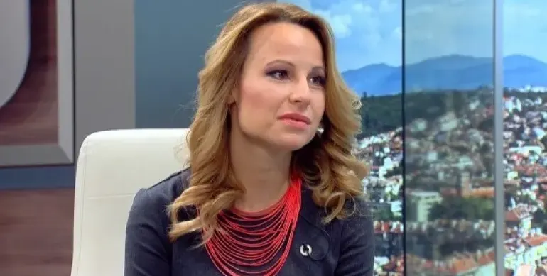 Цънцарова  заряза децата си заради телевизията