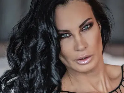 Цеци Красимирова цопна в морето с дрехите